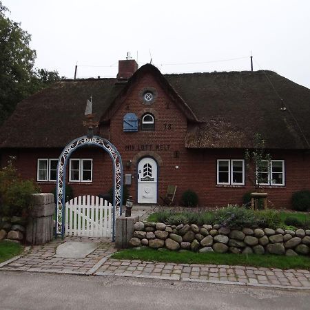 Ferienwohnung-Dg-Im-Reetdachhaus-Im-Ort-Welt Екстериор снимка