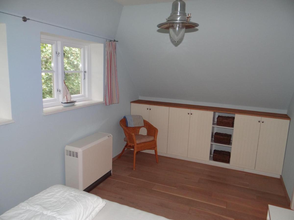 Ferienwohnung-Dg-Im-Reetdachhaus-Im-Ort-Welt Екстериор снимка