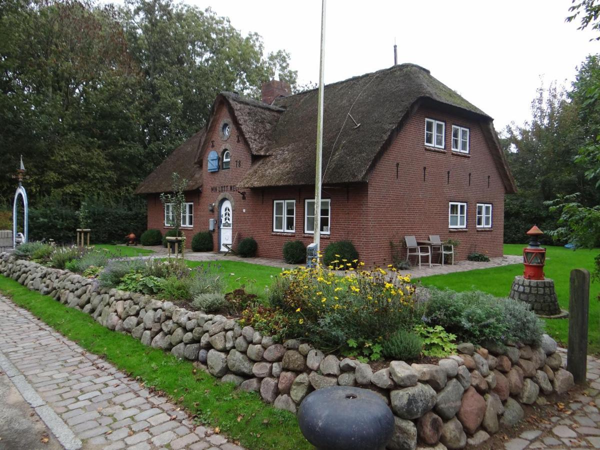 Ferienwohnung-Dg-Im-Reetdachhaus-Im-Ort-Welt Екстериор снимка