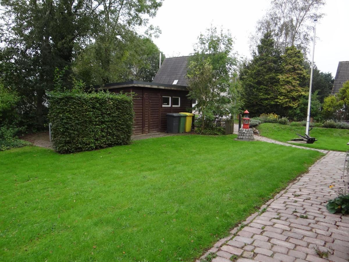 Ferienwohnung-Dg-Im-Reetdachhaus-Im-Ort-Welt Екстериор снимка